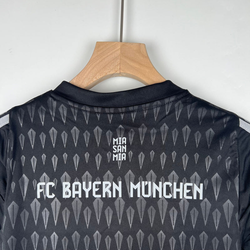 BAYERN MUNICH II 23/24 CONJUNTO INFANTIL - TIENDA DEL JUGADOR