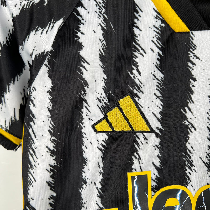 JUVENTUS I 23/24 CONJUNTO INFANTIL - TIENDA DEL JUGADOR