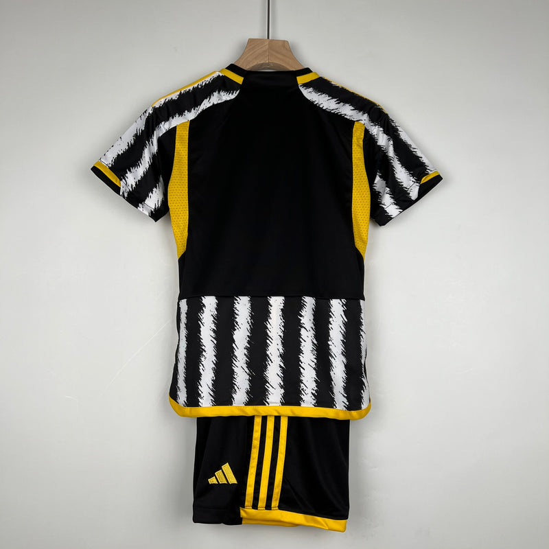 JUVENTUS I 23/24 CONJUNTO INFANTIL - TIENDA DEL JUGADOR